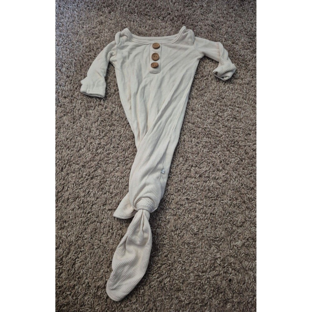 Caden lane ribbed waffle knotted gown size 7-14 pounds 0-3